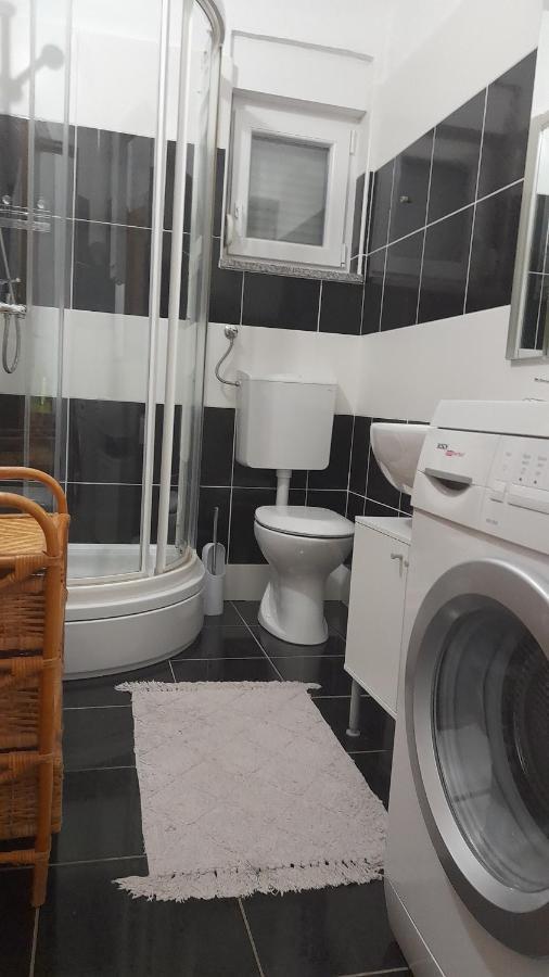Apartmani Ivankovic Karlobag Exterior foto